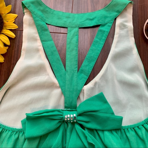 Umgee Green Layered Top with Keyhole and Bow Back - Picture 4 of 6